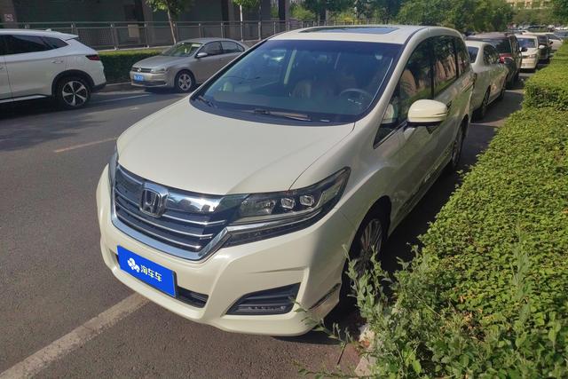 Honda Elysion 2016 года выпуска
