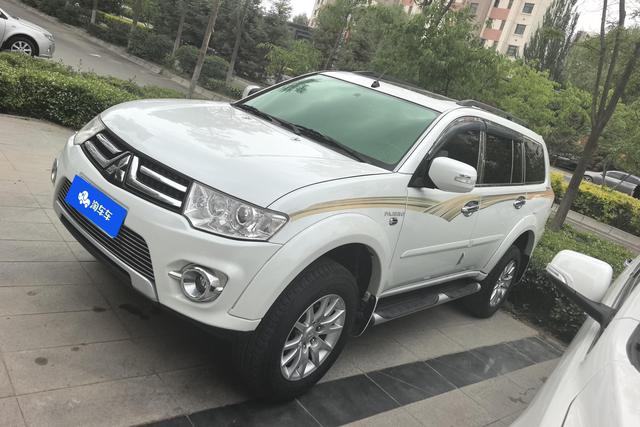Mitsubishi Pajero Sport 2013 года выпуска