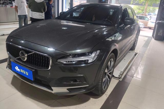 Volvo V90 2021 года выпуска