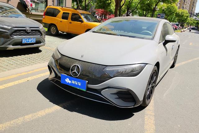 Mercedes-Benz EQE 2022 года выпуска