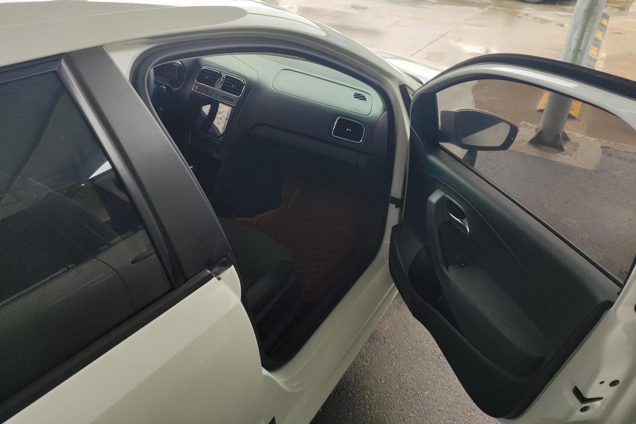 Volkswagen Polo 2018 1.5L AT