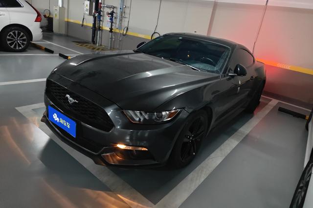 Ford Mustang 2017 года выпуска