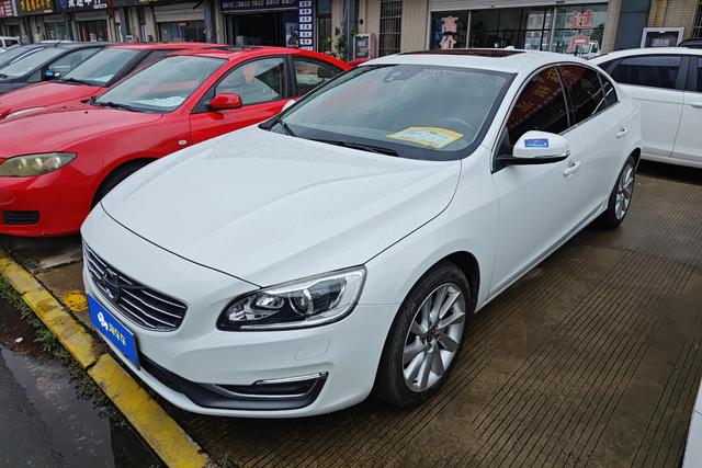 Volvo S60 2015 года выпуска