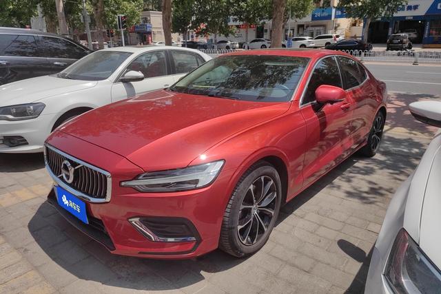 Volvo S60 2021 года выпуска