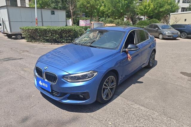 BMW 1M 2018 года выпуска