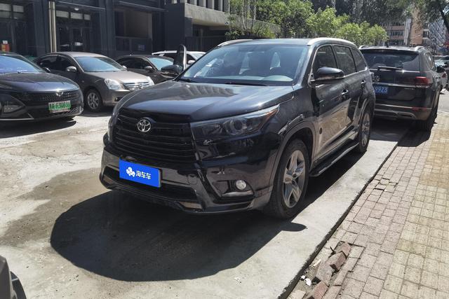 Toyota Kluger 2017 года выпуска
