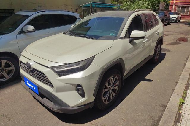 Toyota RAV 4 2023 года выпуска