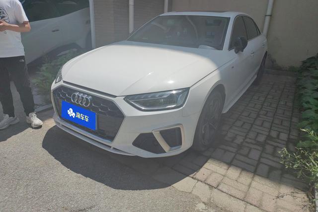 Audi A4 2020 года выпуска