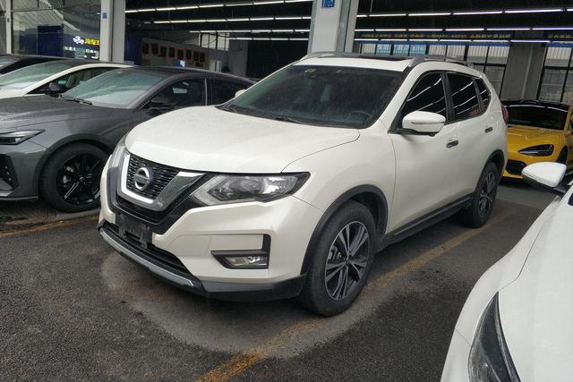 Nissan X-Trail 2017 года выпуска