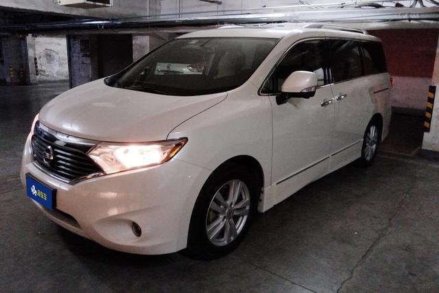 Nissan Quest 2015 года выпуска