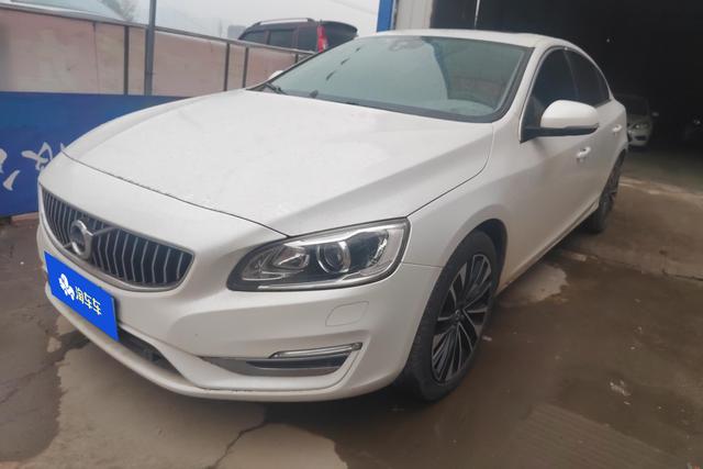 Volvo S60 2019 года выпуска