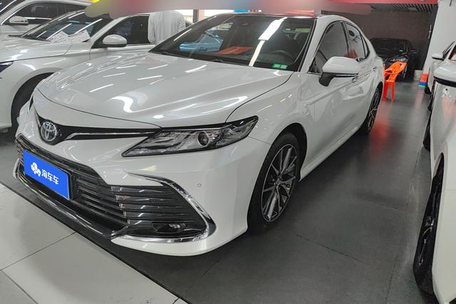 Toyota Camry 2021 года выпуска