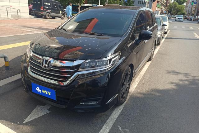 Honda Elysion 2016 года выпуска