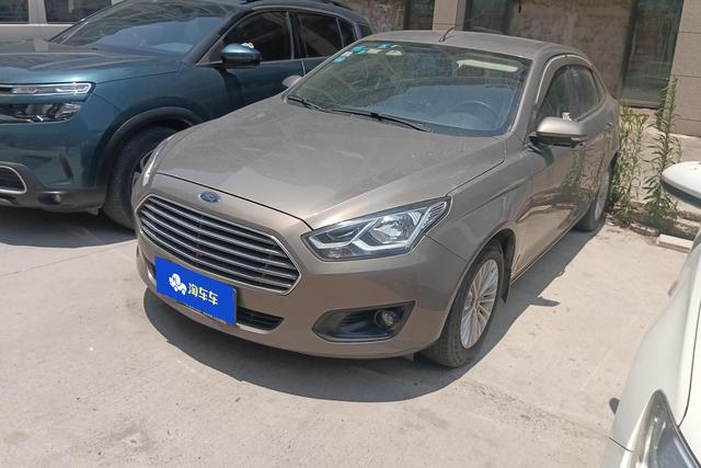 Ford Escort 2015 года выпуска