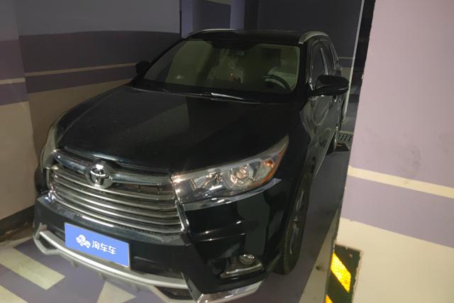 Toyota Kluger 2015 года выпуска