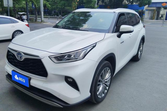 Toyota Kluger 2022 года выпуска