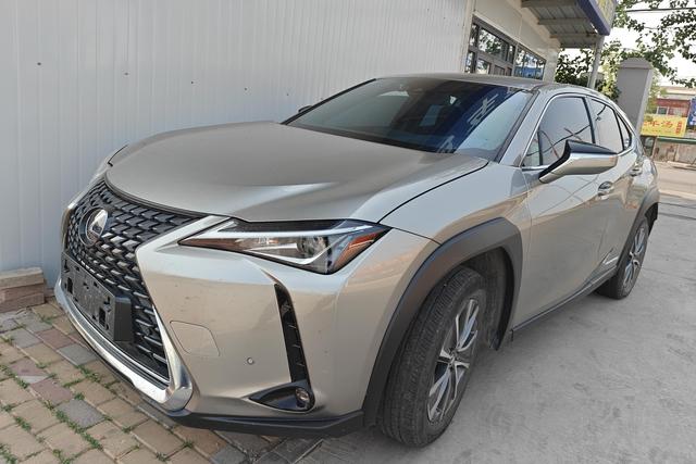 Lexus UX 2020 года выпуска