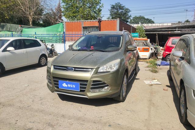 Ford Kuga 2013 года выпуска
