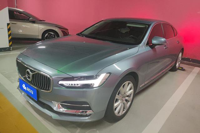 Volvo S90 2020 года выпуска