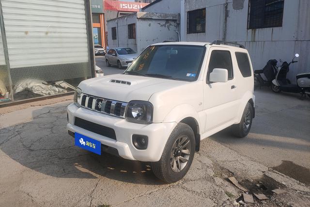 Suzuki Jimny 2015 года выпуска