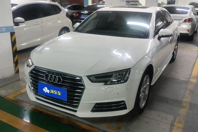 Audi A4 2018 года выпуска