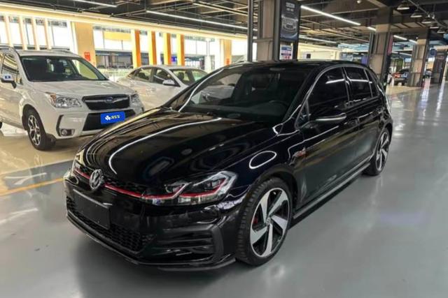 Volkswagen Golf GTI 2018 года выпуска
