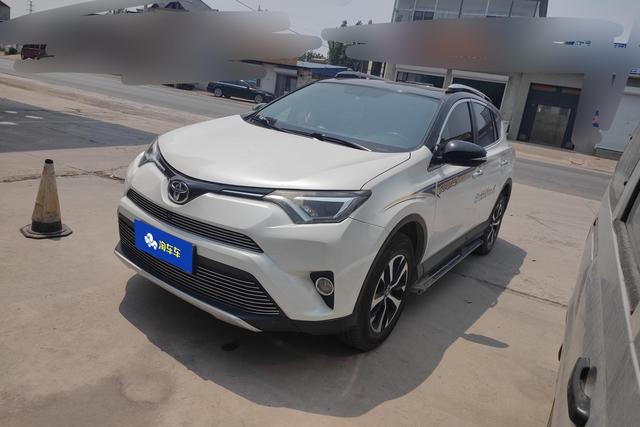 Toyota RAV 4 2016 года выпуска