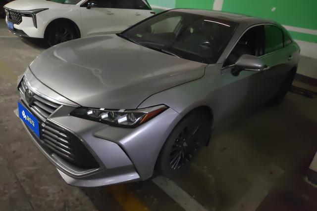Toyota Avalon 2019 года выпуска