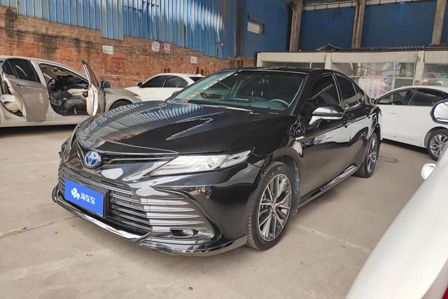 Toyota Camry 2021 года выпуска