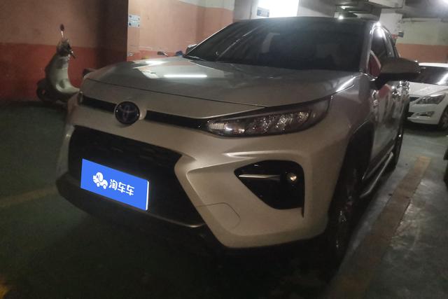 Toyota RAV 4 2021 года выпуска