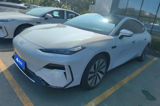 Geely Galaxy E8 2024 года выпуска