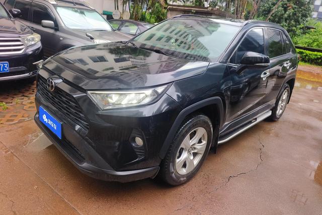 Toyota RAV 4 2022 года выпуска