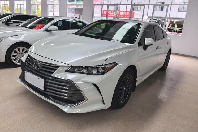 Toyota Avalon 2019 года выпуска