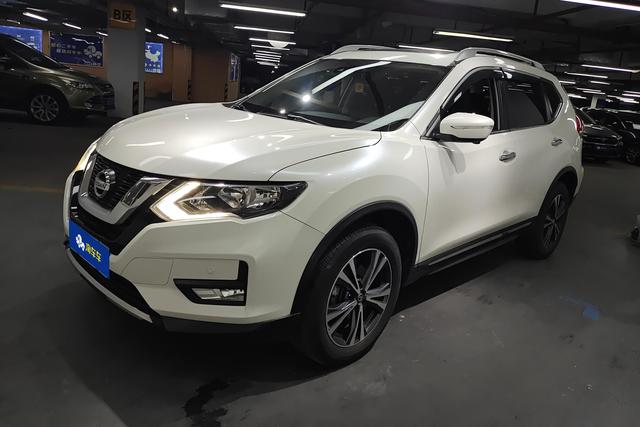 Nissan X-Trail 2017 года выпуска