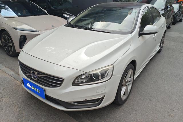 Volvo S60 2015 года выпуска
