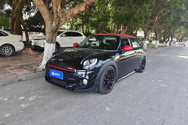 MINI Cabrio 2016 года выпуска