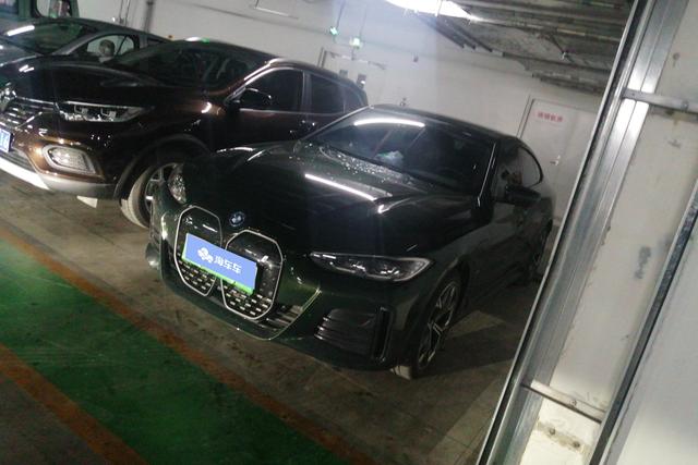 BMW i4 2022 года выпуска