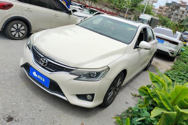 Toyota Mark X 2013 года выпуска
