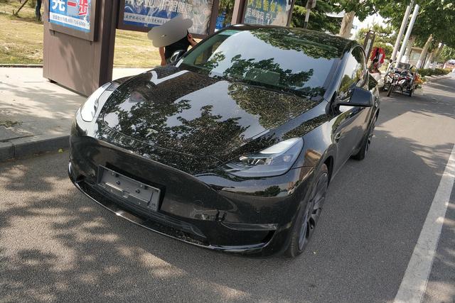 Tesla Model Y 2023 года выпуска
