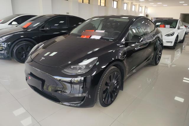 Tesla Model Y 2022 года выпуска