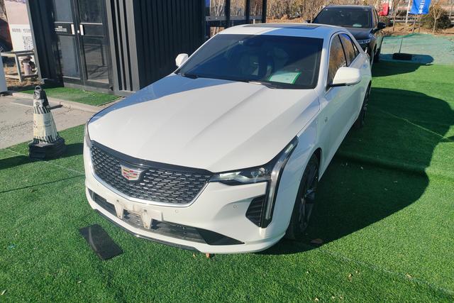 Cadillac CT4 2023 года выпуска