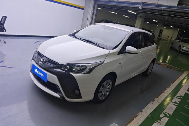 Toyota Yaris 2016 года выпуска