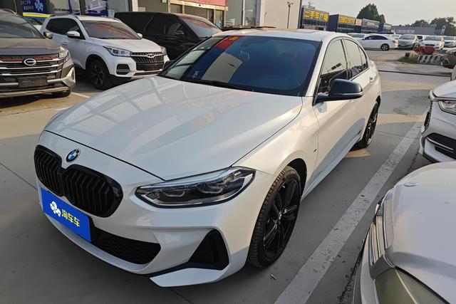 BMW 1M 2021 года выпуска