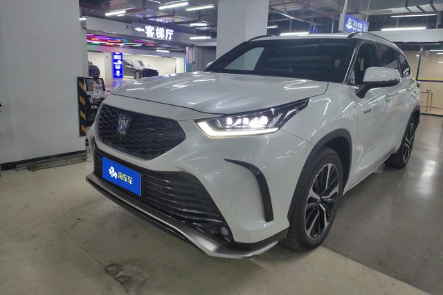 Toyota Crown 2021 года выпуска