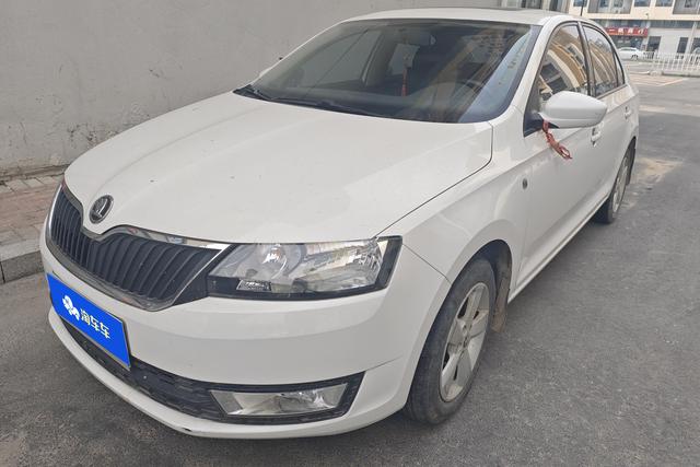 Skoda Rapid 2015 года выпуска
