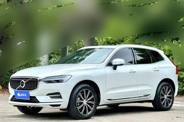 Volvo XC60 2023 года выпуска