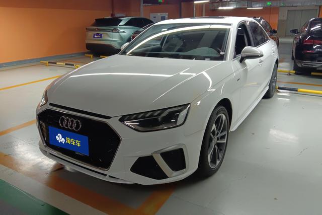 Audi A4 2023 года выпуска