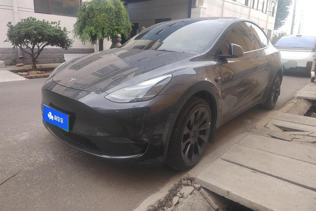 Tesla Model Y 2024 года выпуска
