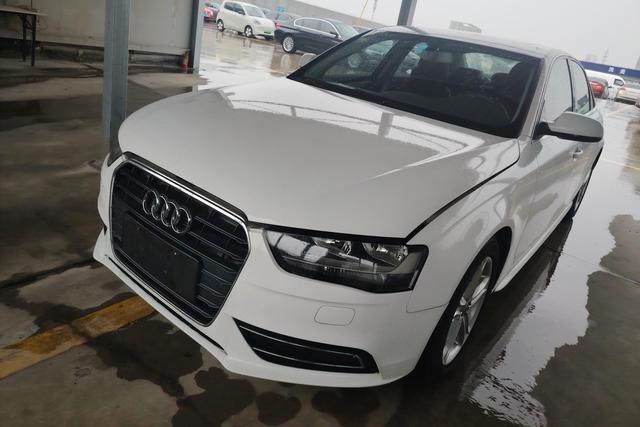 Audi A4 2015 года выпуска