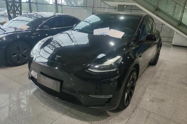 Tesla Model Y 2021 года выпуска